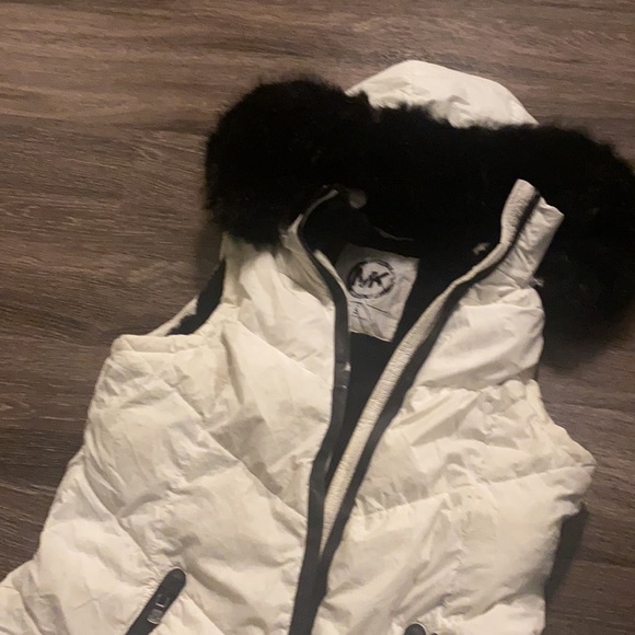 Used - Picture 3 of 3